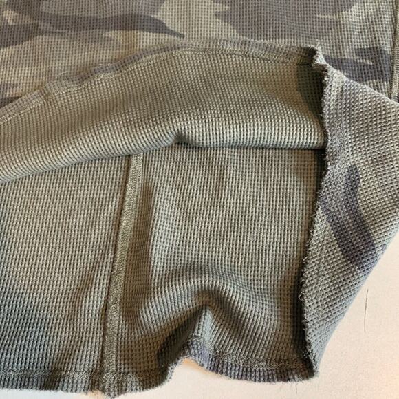 Splendid Blouse Womens XS Extra Small Camo Forever Waffle Knit Henley Cropped - Picture 9 of 12